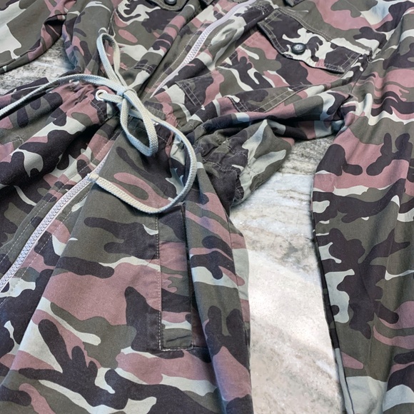 Hard Tail Forever Camo Khaki Green and Pink Jacket. Drawstring Waist. Size S NWT - Picture 7 of 10